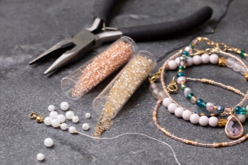 Heb jij zin om sieraden te maken meld je dan nu aan!